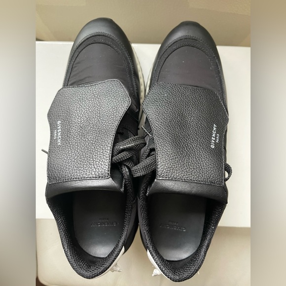 Givenchy Active Runner Black/White E41 (US8)Men - Picture 4 of 11